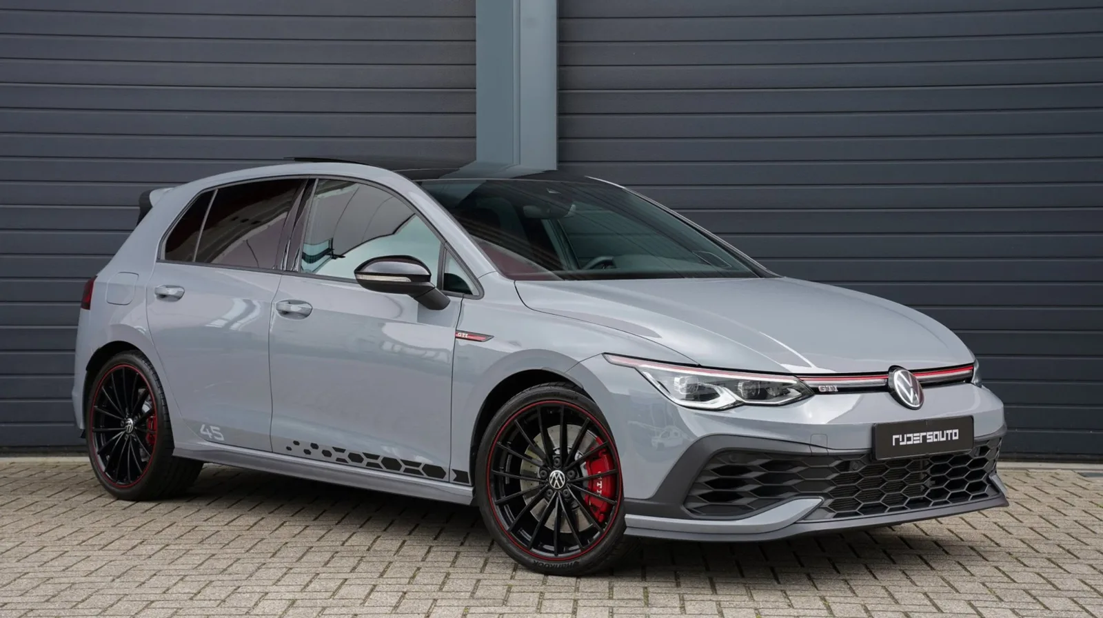 Volkswagen Golf (2022) — foto 1