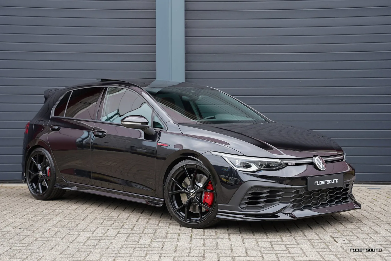 Volkswagen Golf (2022) — foto 1