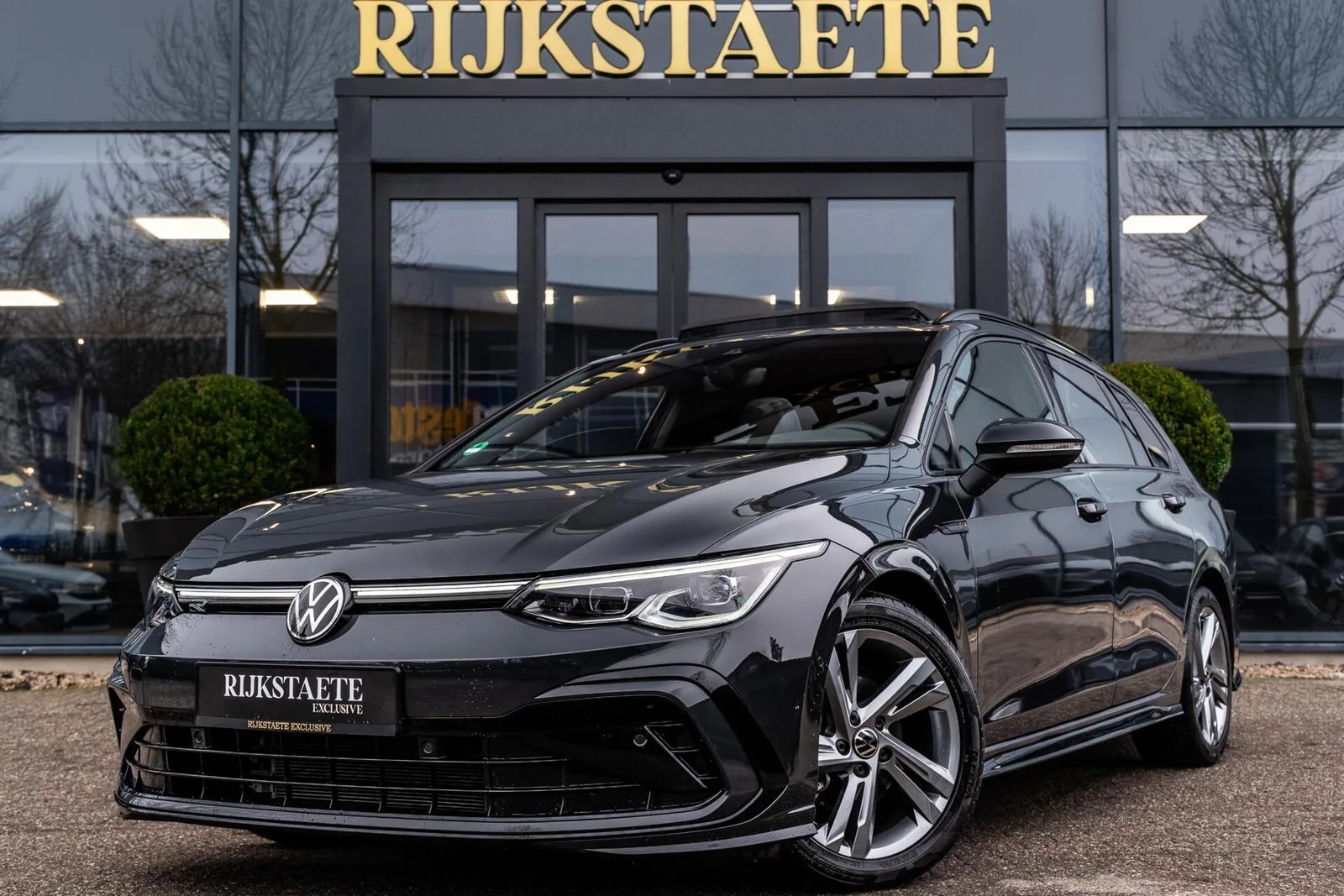 Volkswagen Golf (2024) — foto 1