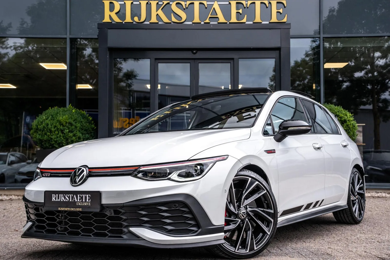 Volkswagen Golf (2021) — foto 1