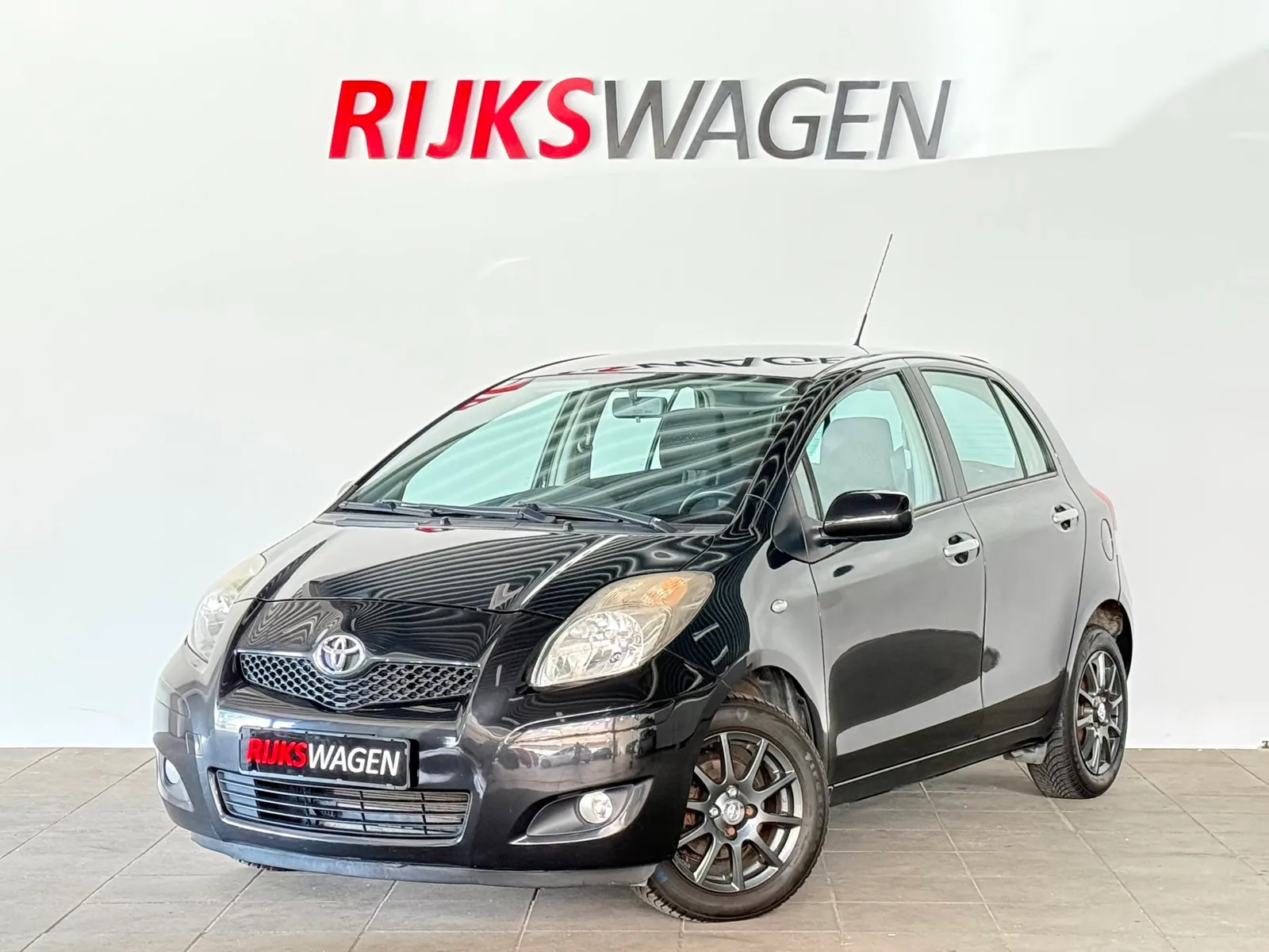 Toyota Yaris (2010) — foto 1