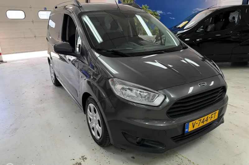 Ford Transit Courier (2017)