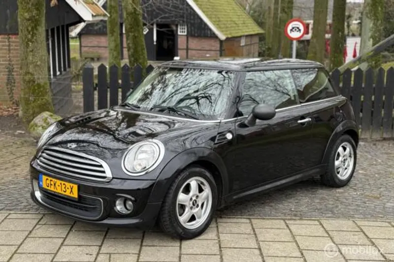 MINI One (2011)