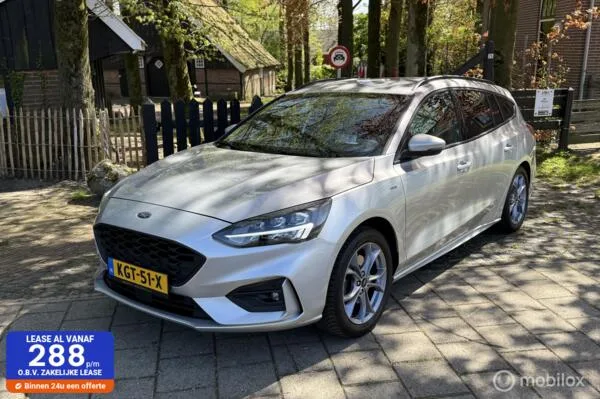 Ford Focus (2022) — foto 1