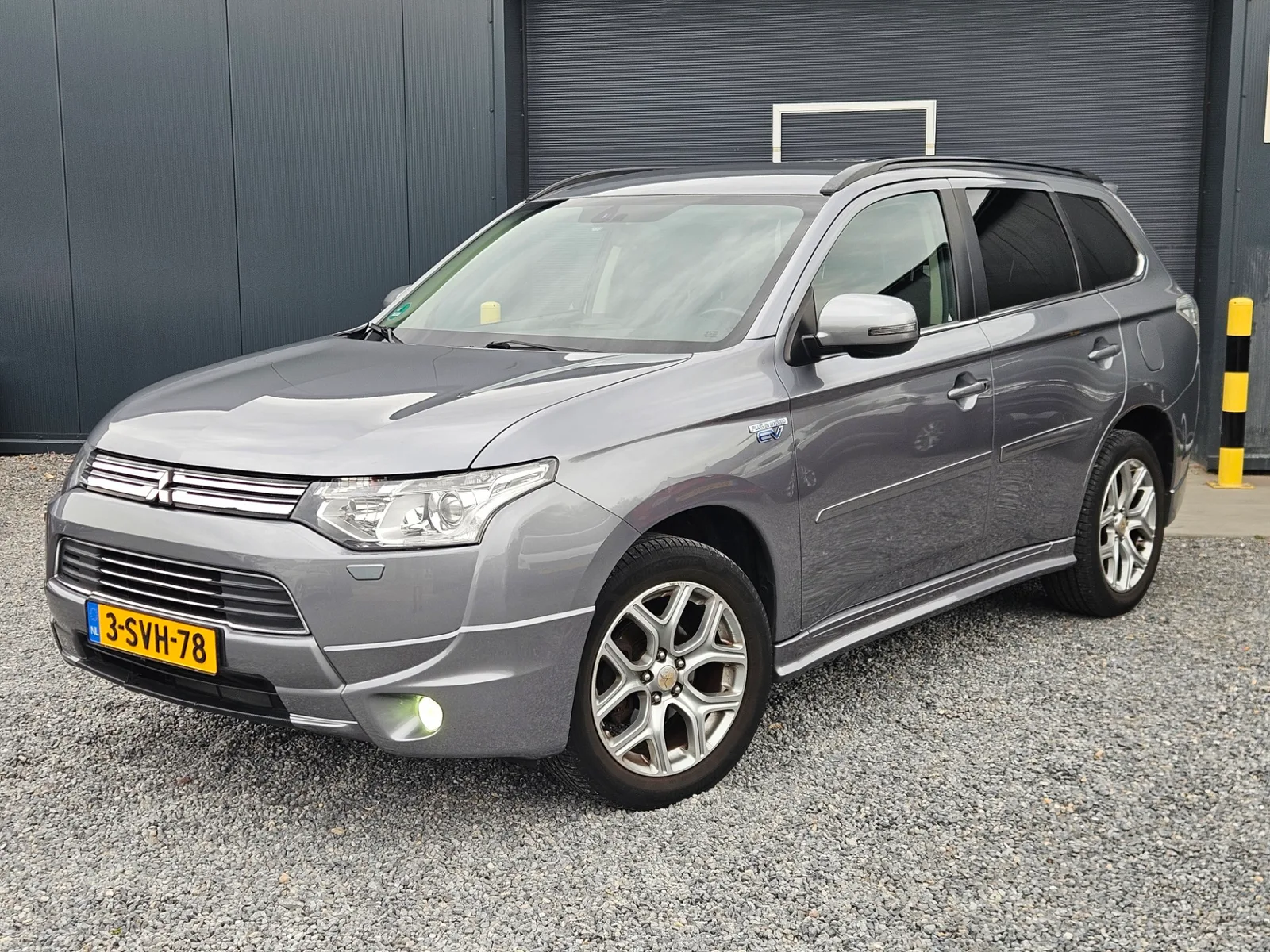 Mitsubishi Outlander (2013) — foto 1