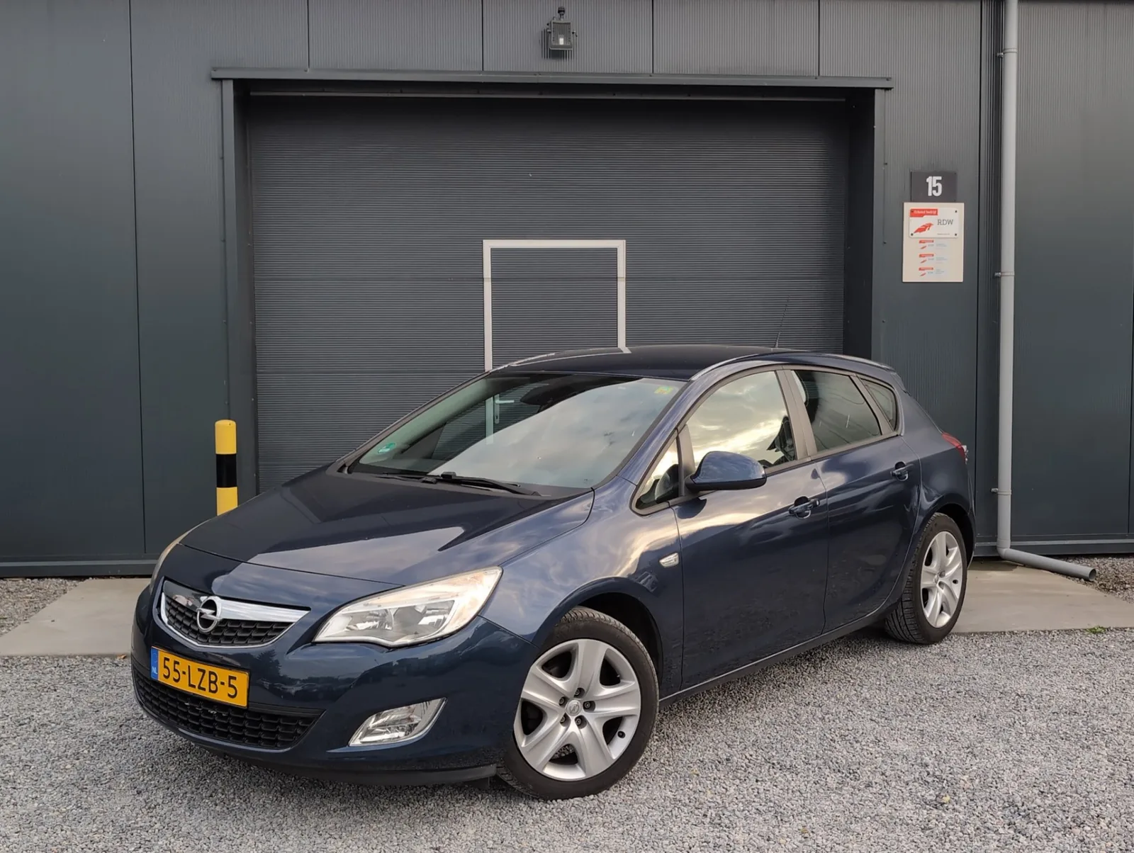 Opel Astra (2010) — foto 1