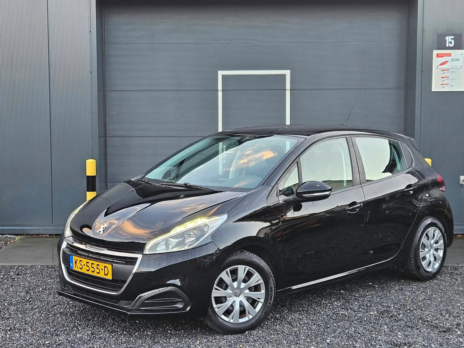 Peugeot 208 (2016) — foto 1