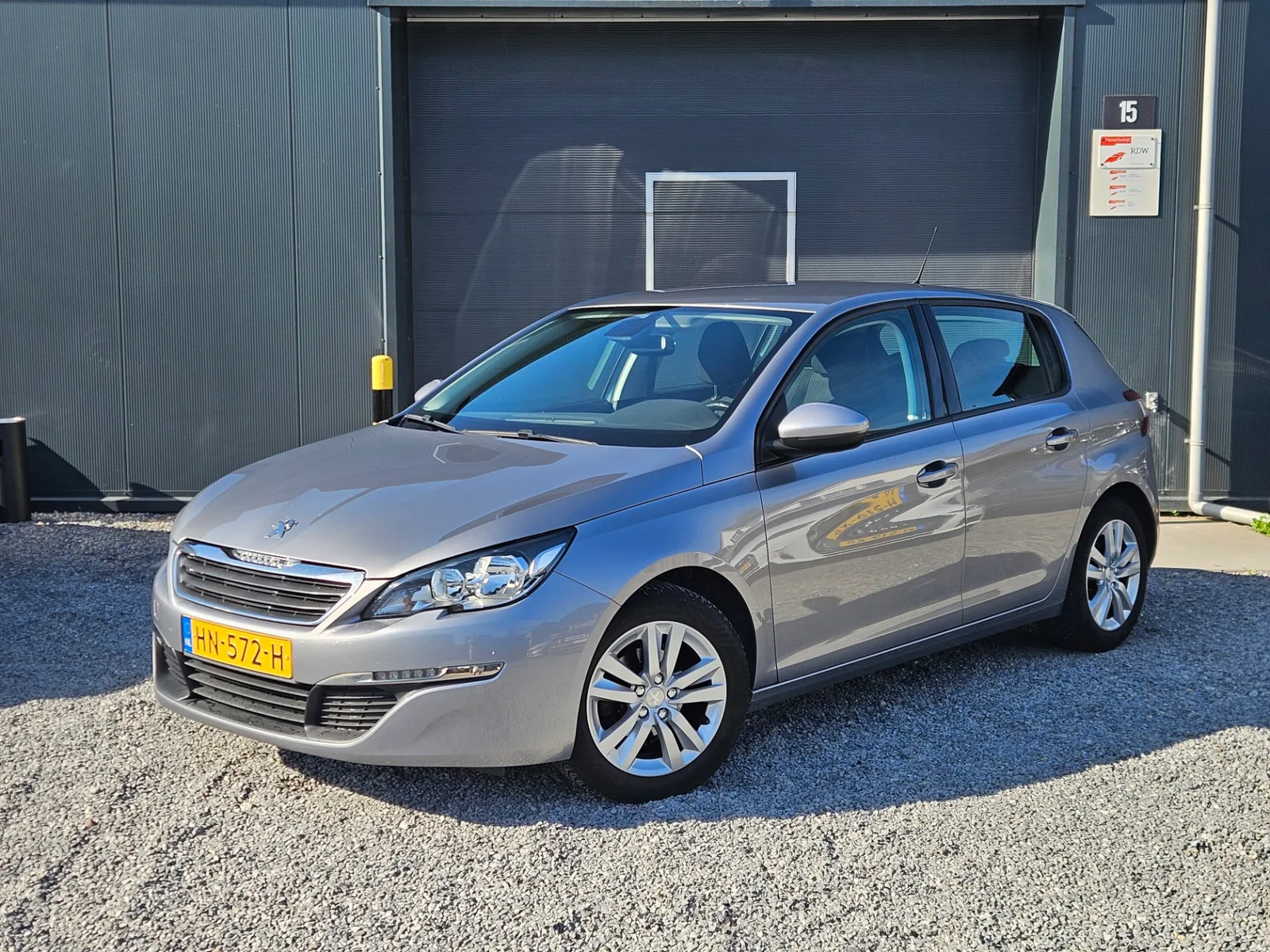 Peugeot 308 (2015) — foto 1