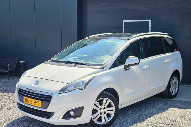 Peugeot 5008 (2015)