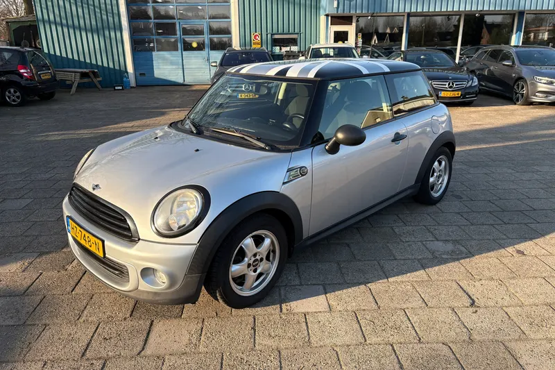 MINI One (2010)