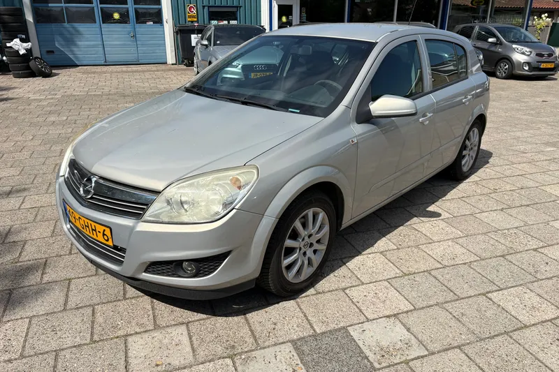 Opel Astra (2008)
