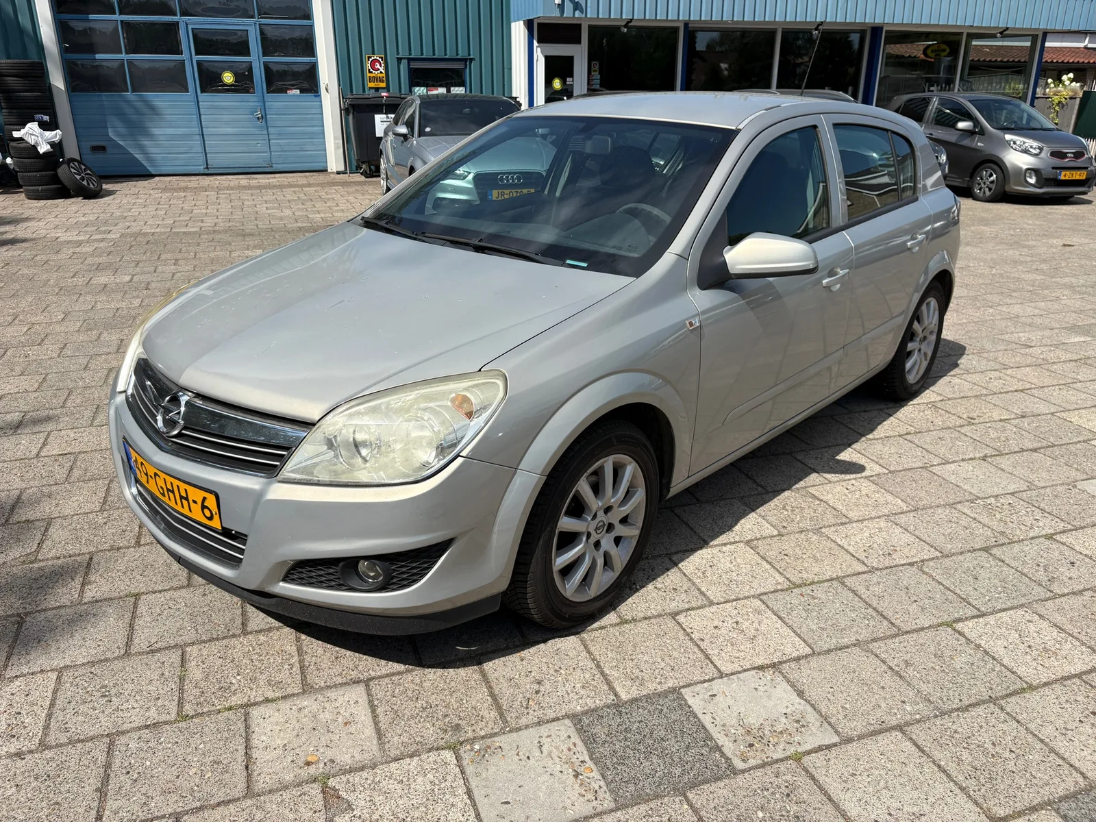 Opel Astra (2008) — foto 1