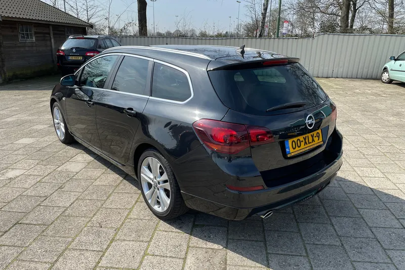 Opel Astra Sports Tourer (2012)