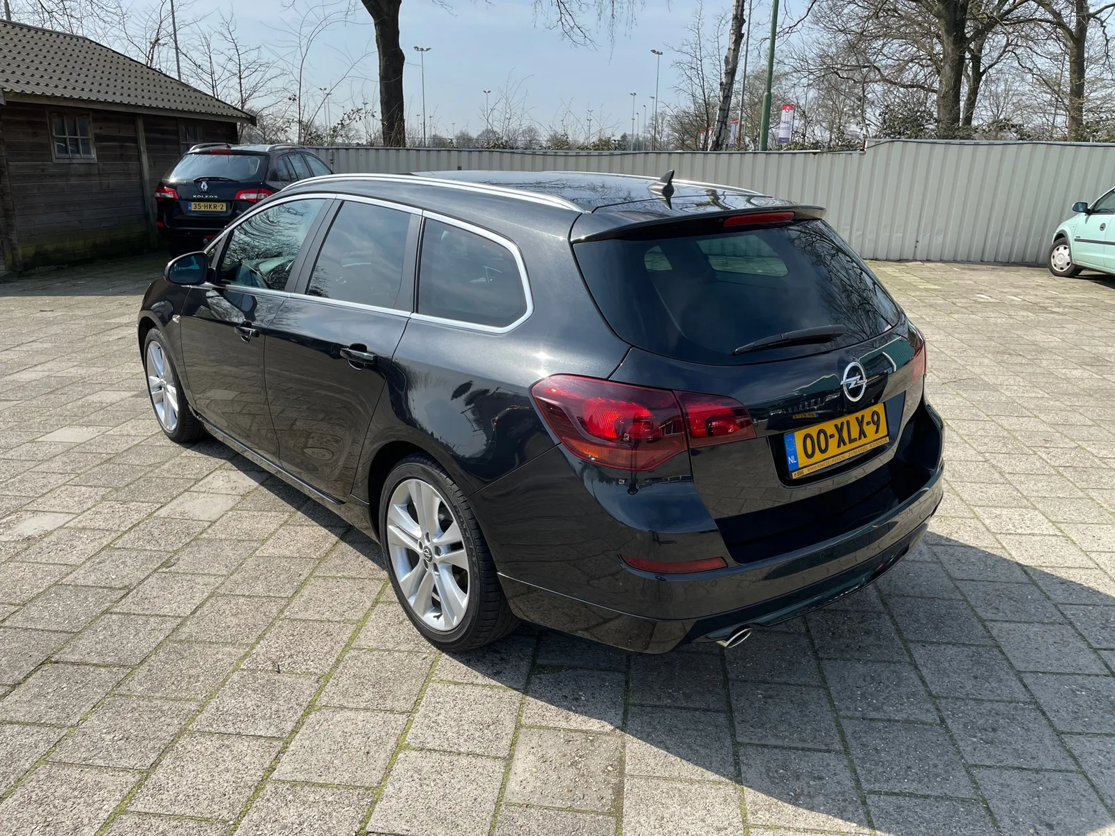 Opel Astra Sports Tourer (2012) — foto 1