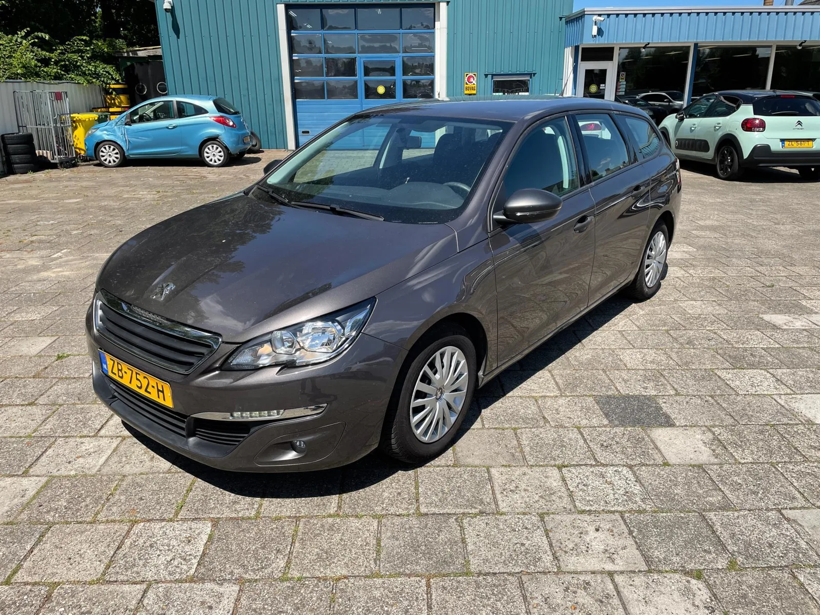 Peugeot 308 (2015) — foto 1