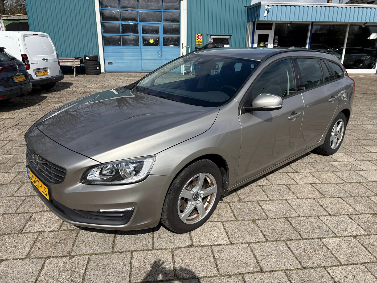 Volvo V60 (2015) — foto 1