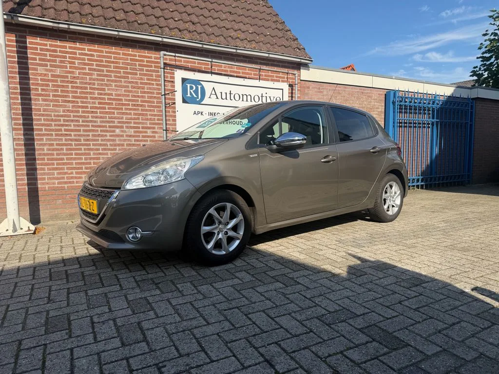 Peugeot 208 (2013) — foto 1