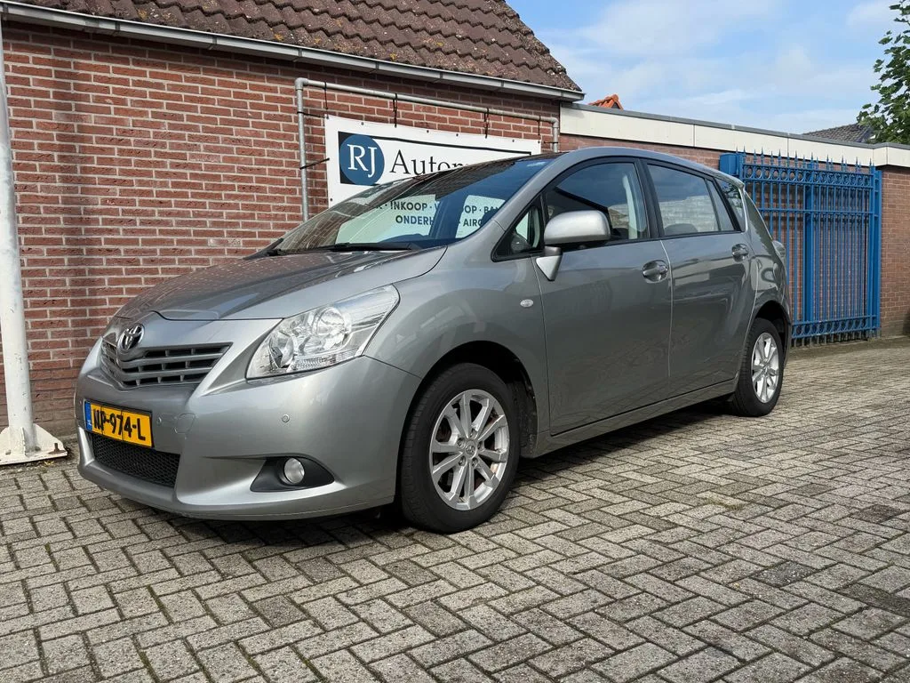 Toyota Verso (2010) — foto 1