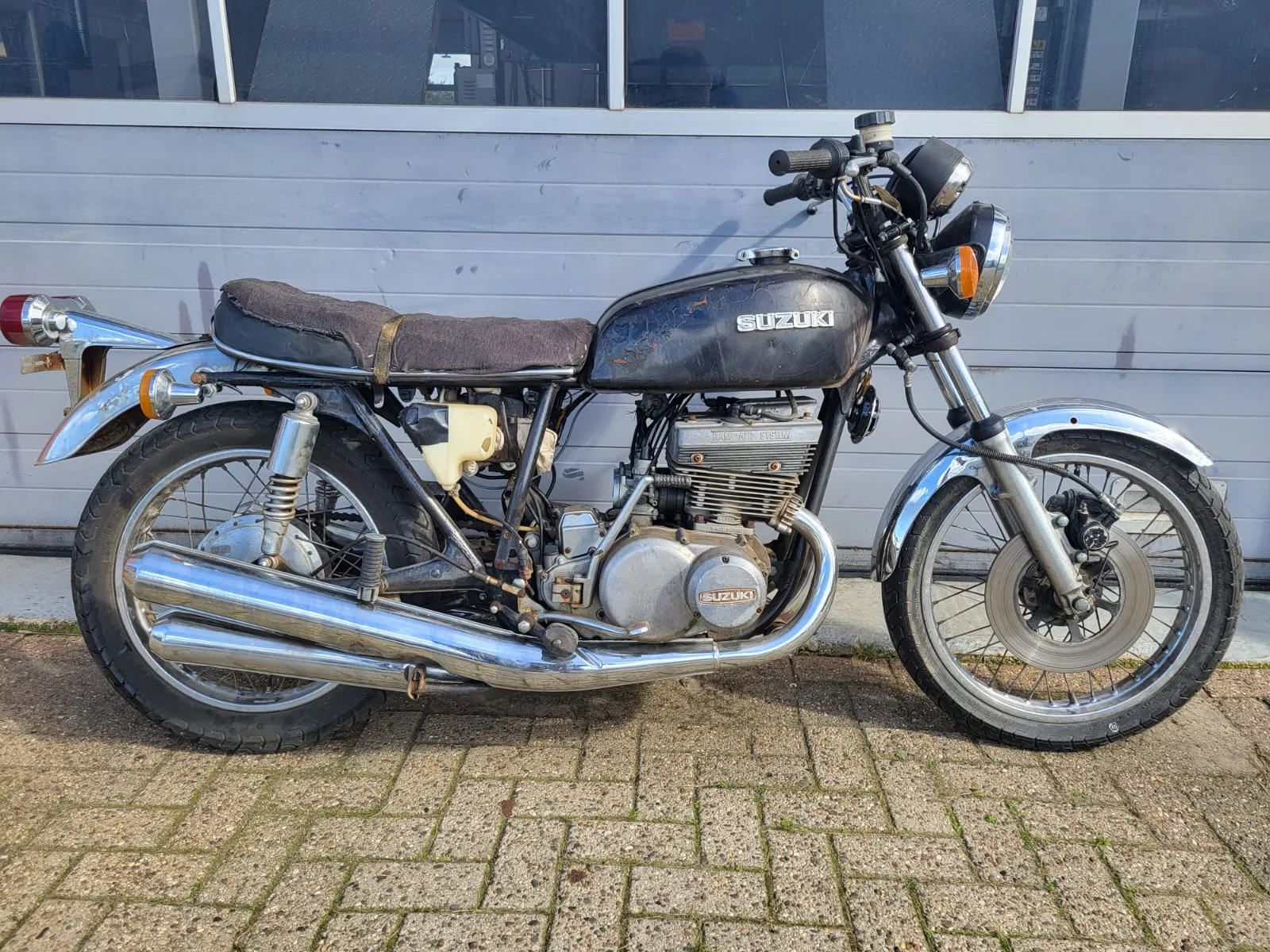 Suzuki GT 550 (1973) — foto 1