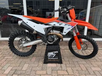 KTM 350 SX F (2023) — foto 1