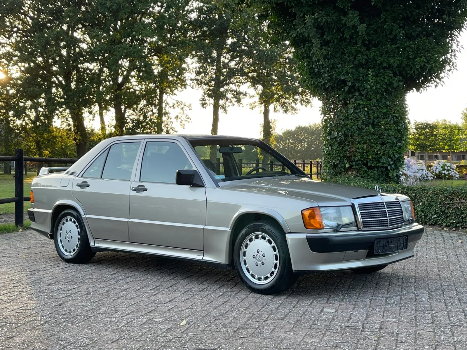 Mercedes-Benz 190-Serie (1985) — foto 1