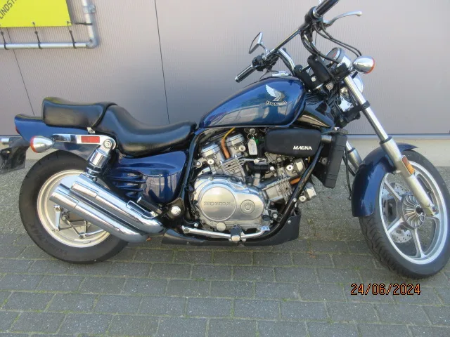 Honda Super Magna (1998) — foto 1