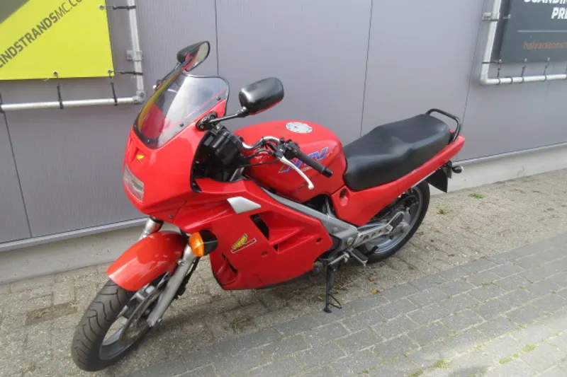 Honda NTV 650 Revere (1997)