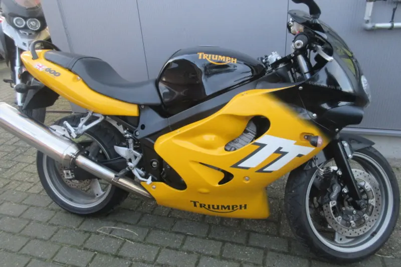 Triumph TT600 (2002)