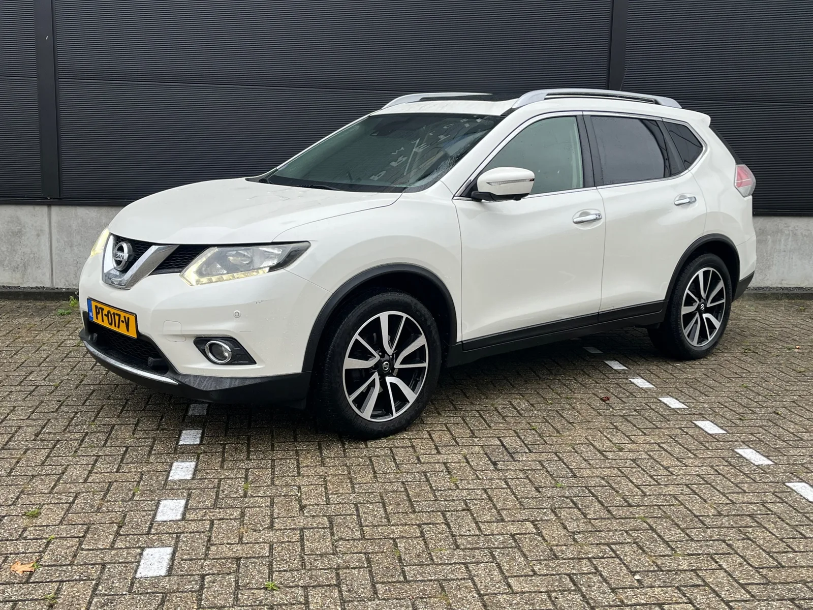 Nissan X-Trail (2017) — foto 1