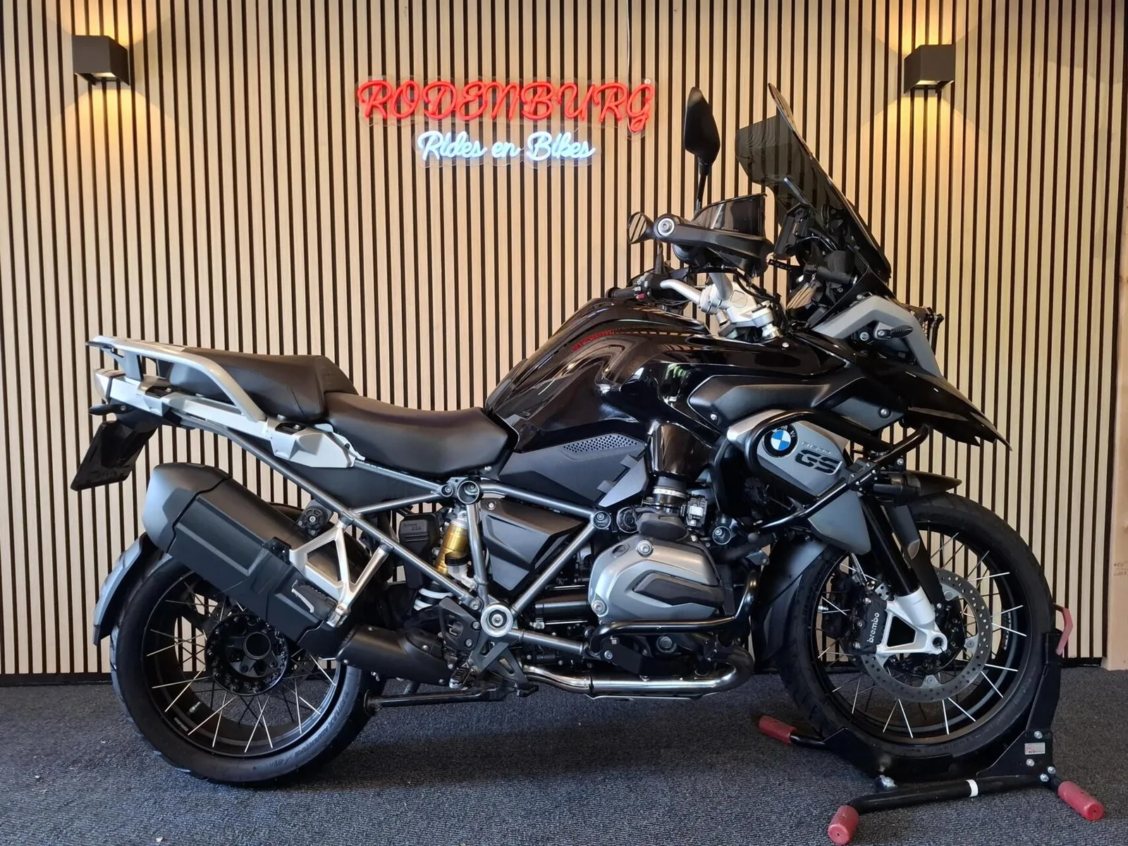 BMW DEALER (2015) — foto 1