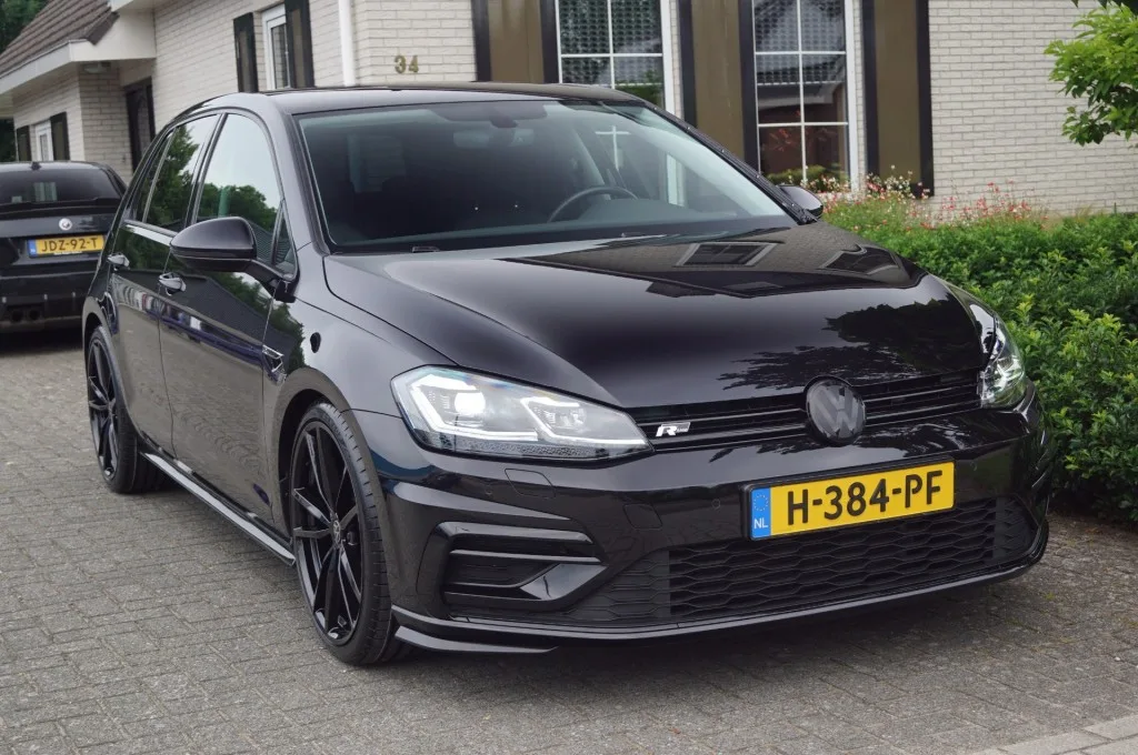 Volkswagen Golf (2020) — foto 1