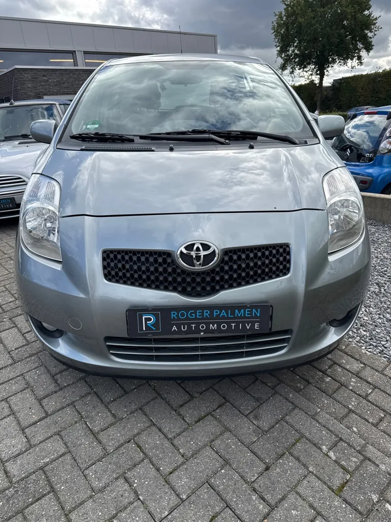 Toyota Yaris (2008) — foto 1