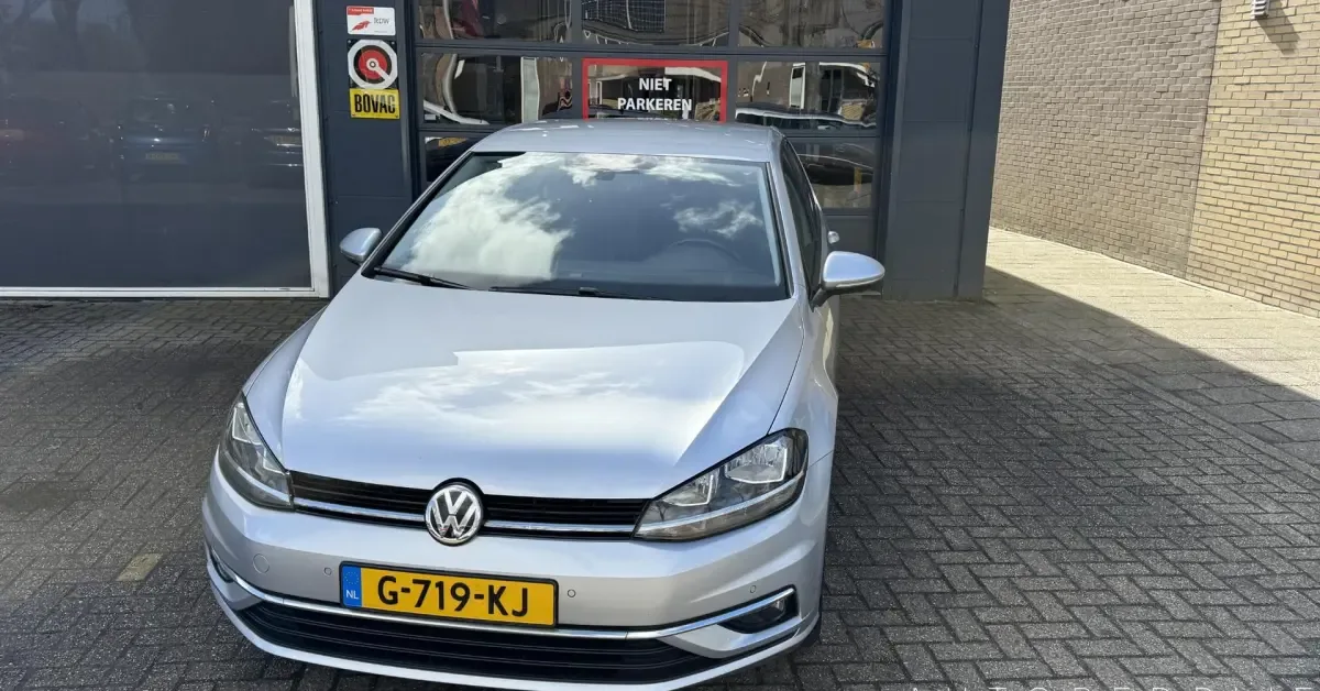 Volkswagen Golf (2019) — foto 1