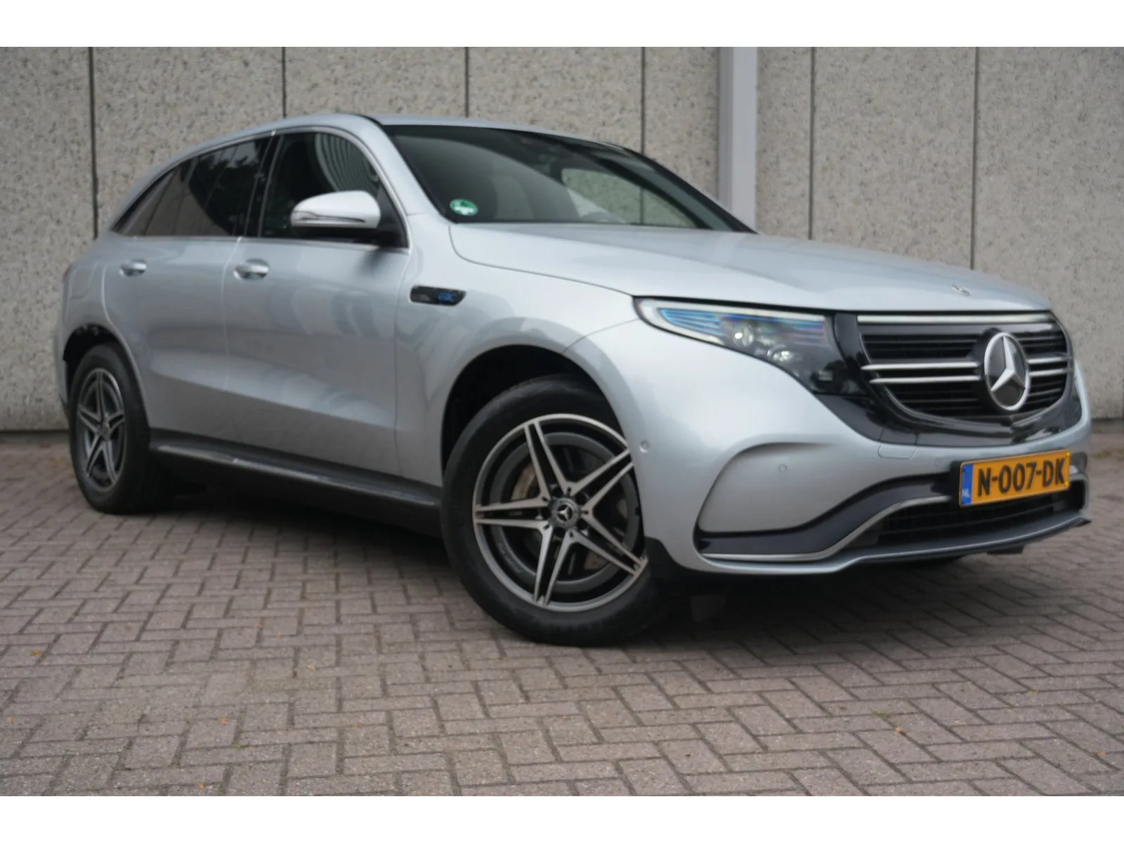 Mercedes-Benz EQC (2020) — foto 1