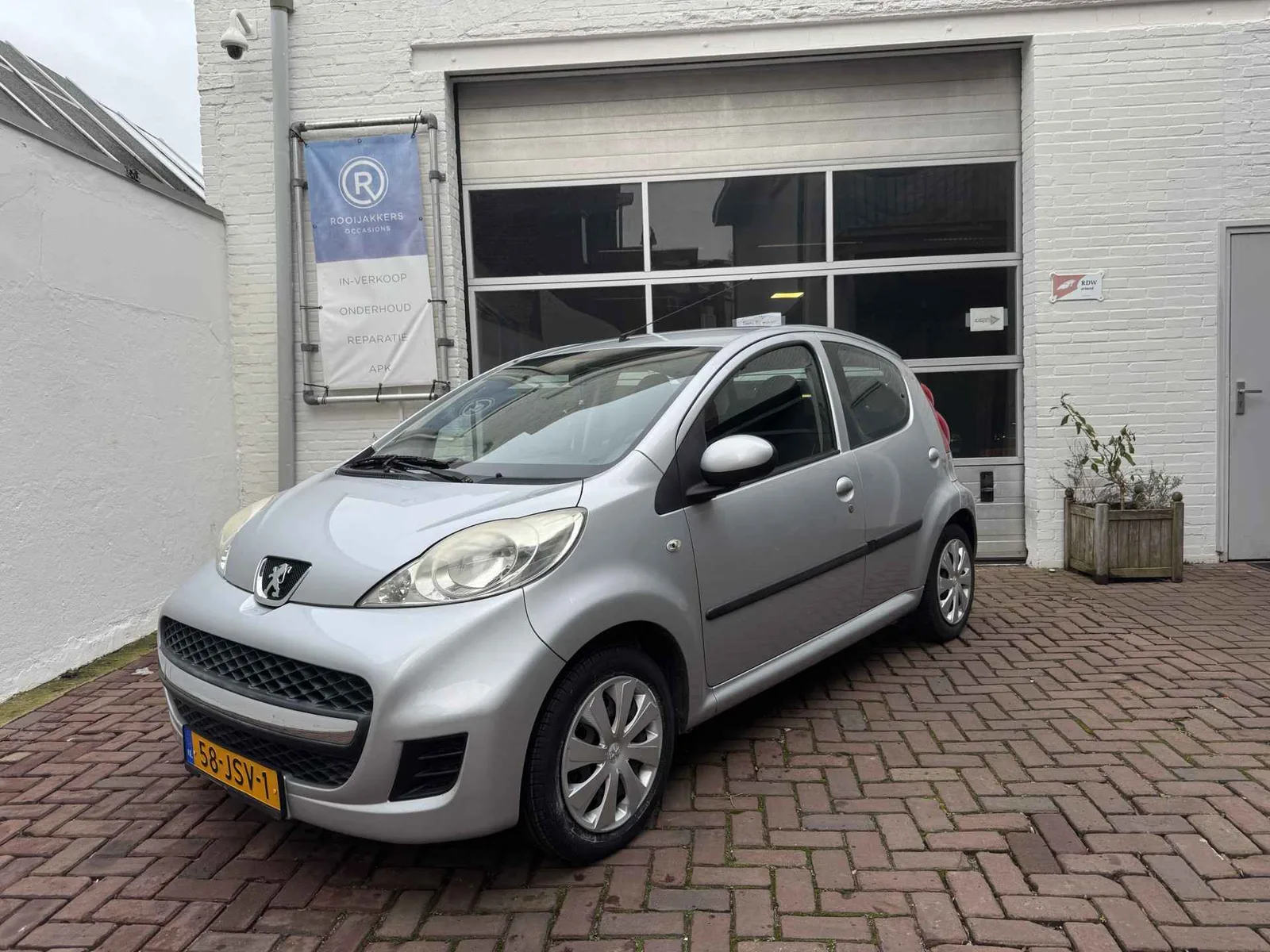 Peugeot 107 (2009) — foto 1