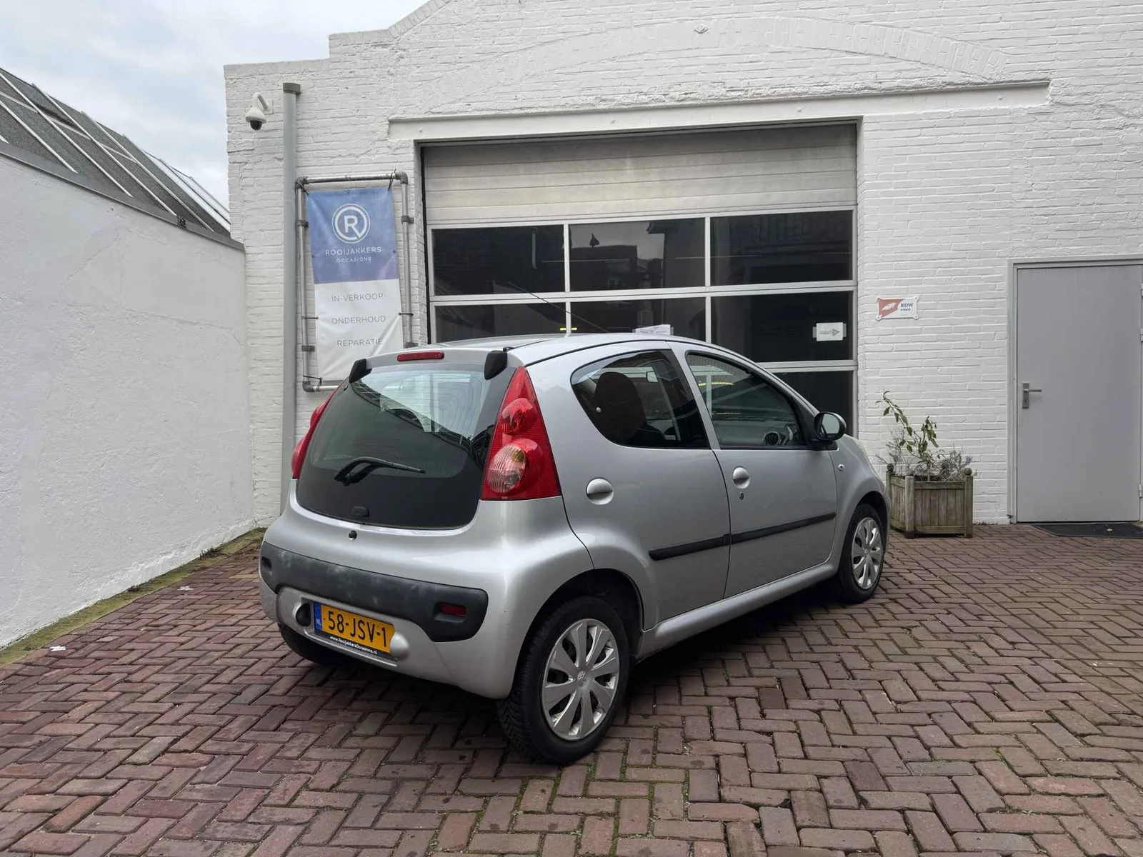 Peugeot 107 (2009) — foto 1