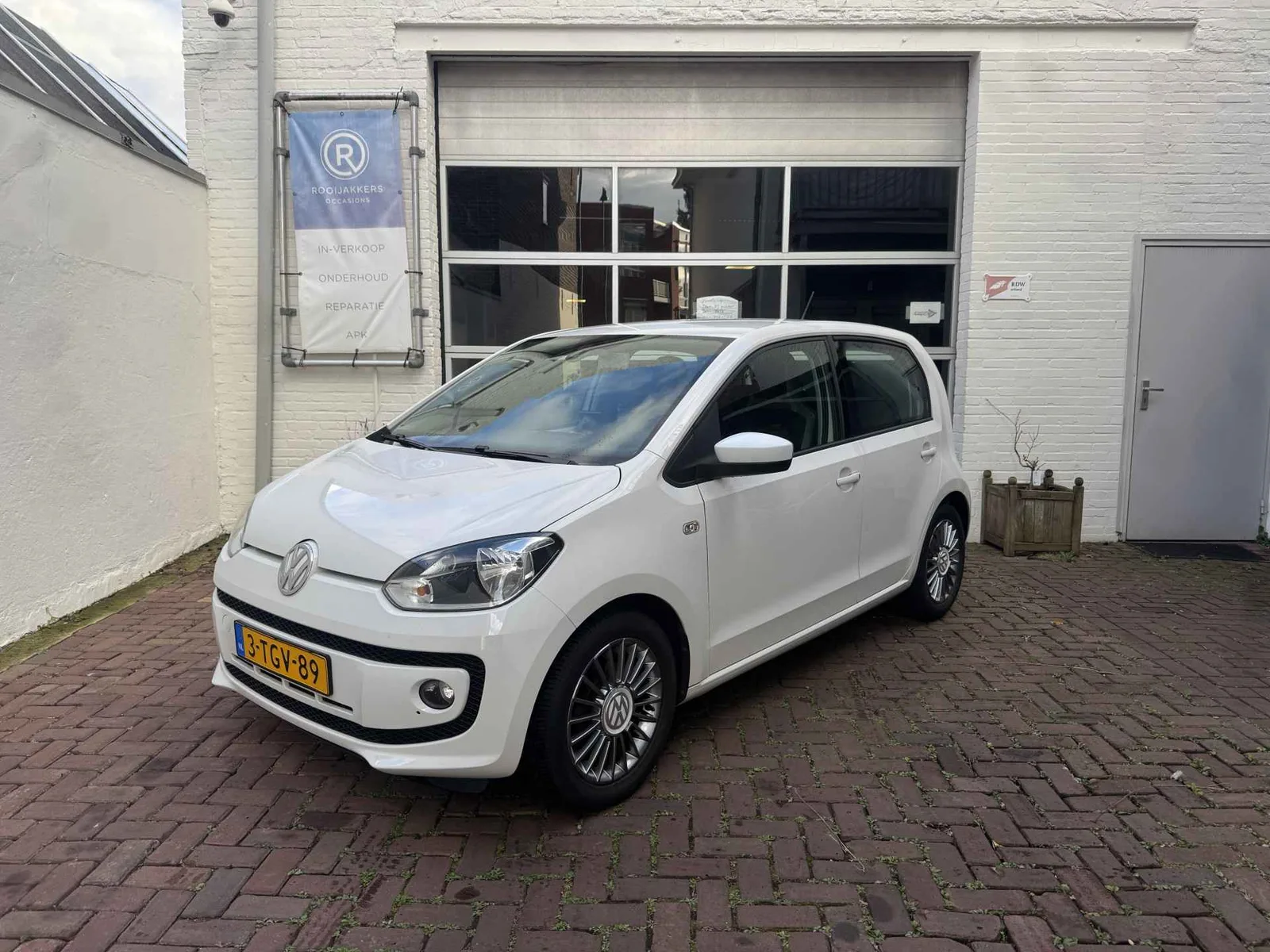 Volkswagen Up! (2014) — foto 1