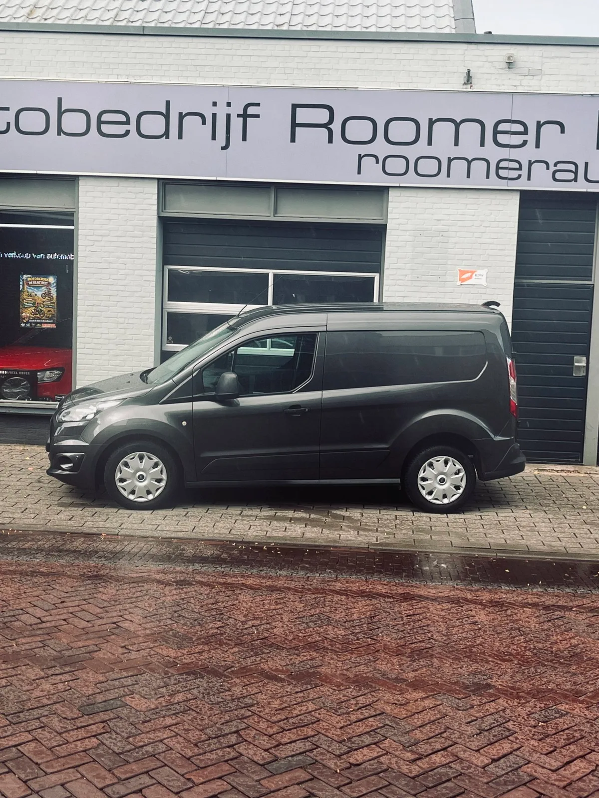 Ford Transit Connect (2016) — foto 1