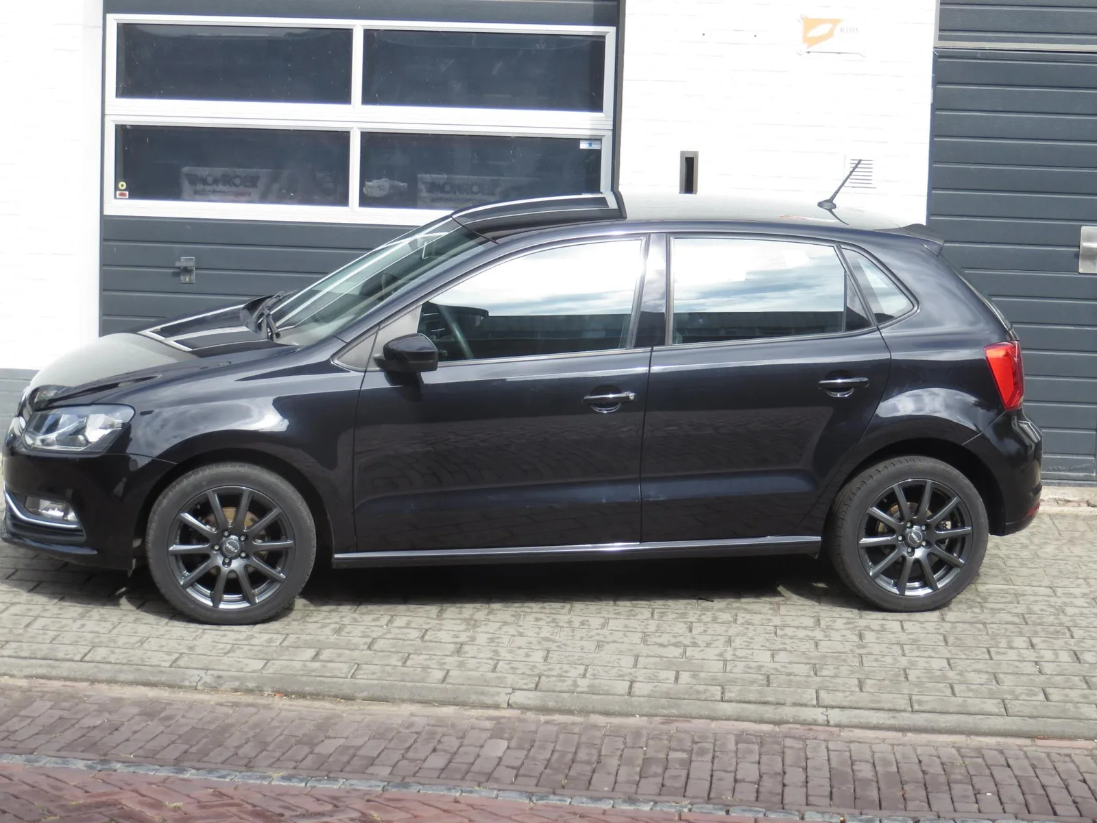 Volkswagen Polo (2015) — foto 1