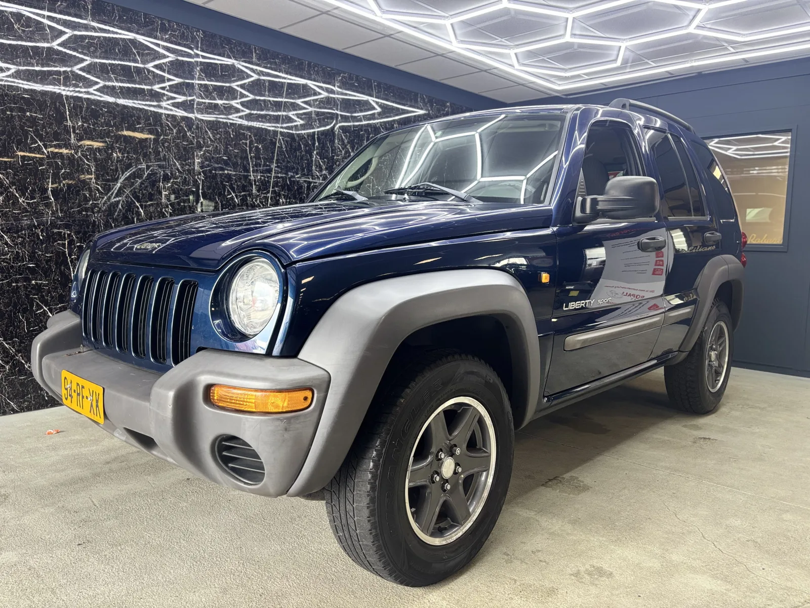 Jeep Cherokee (2004) — foto 1