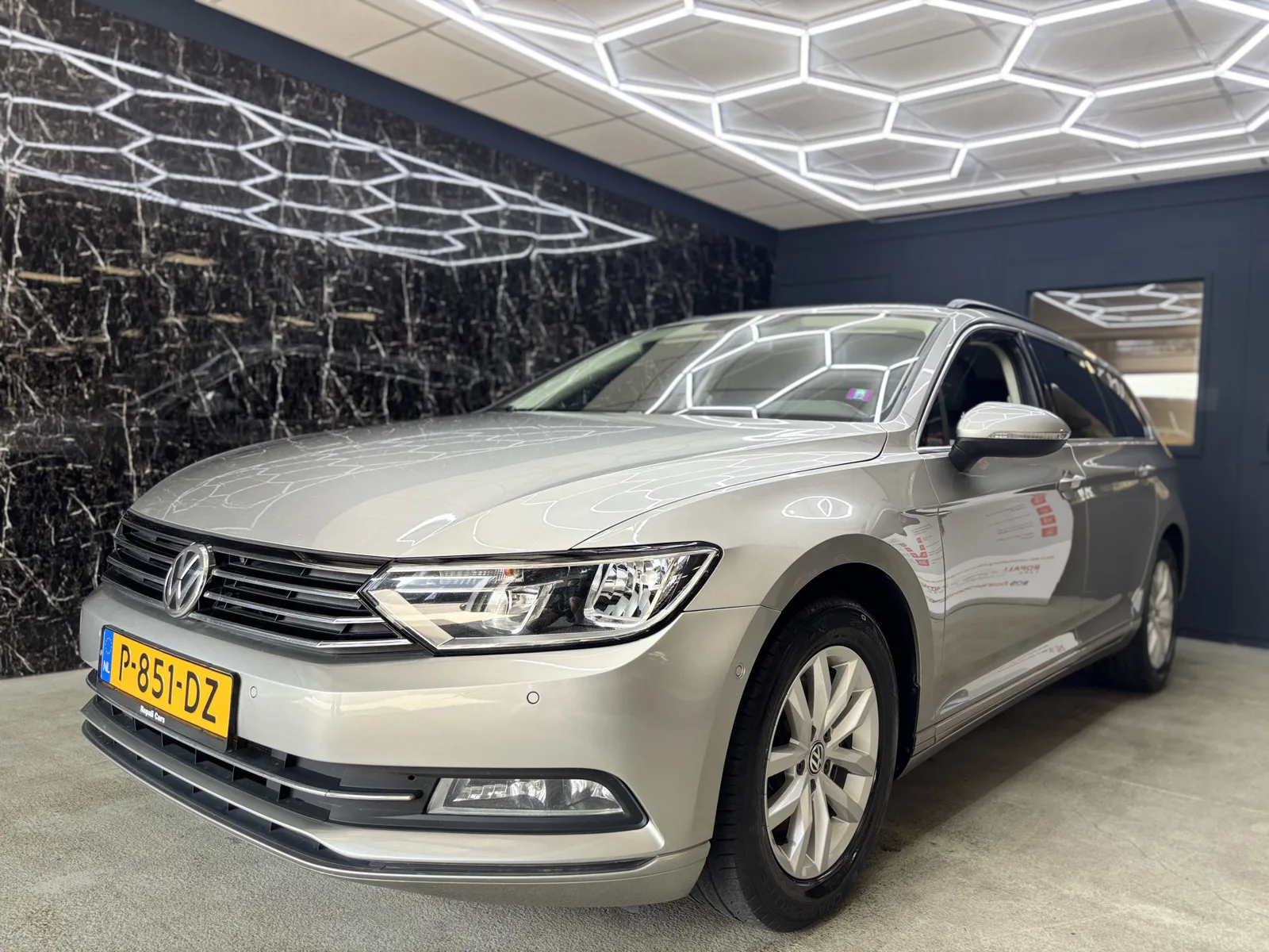 Volkswagen Passat (2017) — foto 1