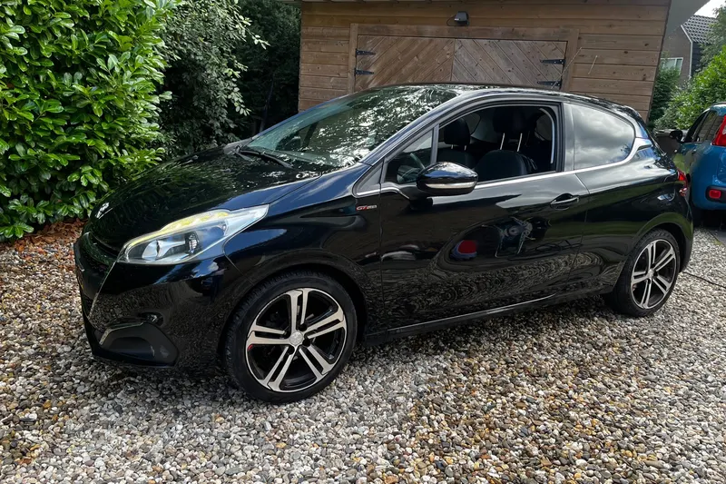 Peugeot 208 (2015)