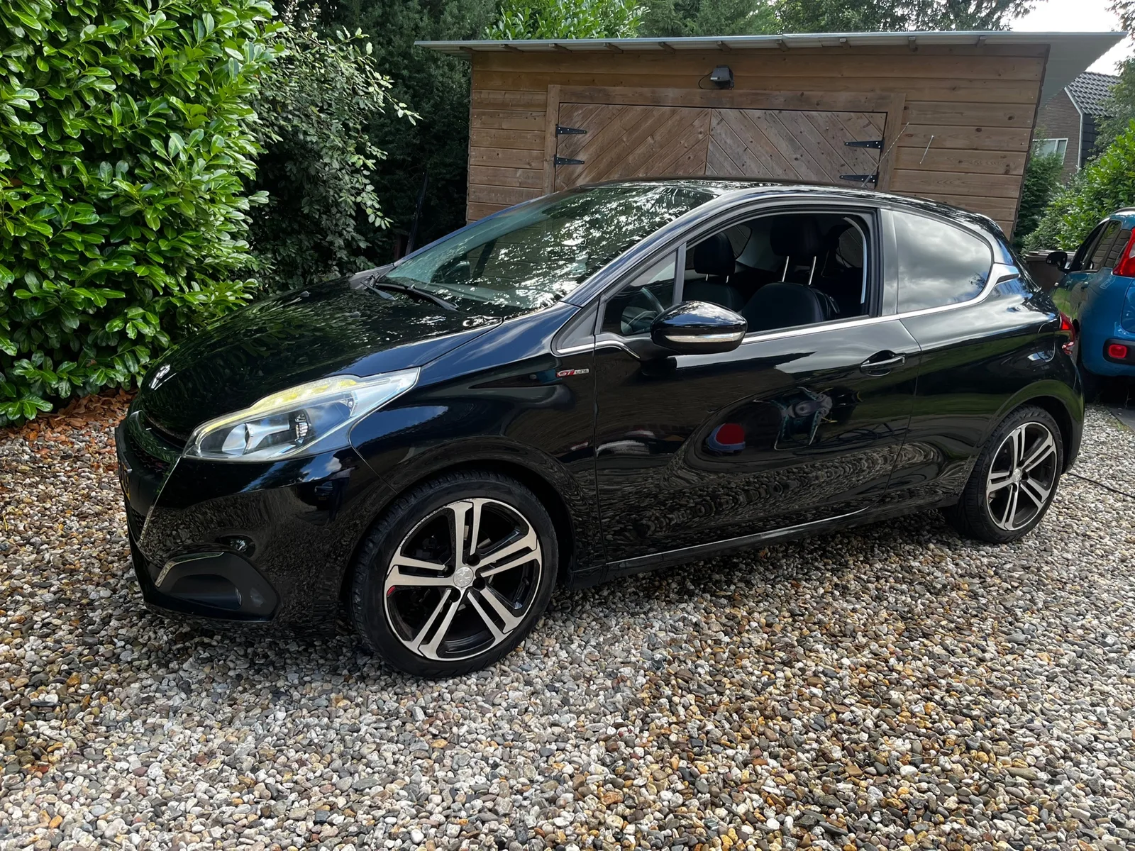 Peugeot 208 (2015) — foto 1