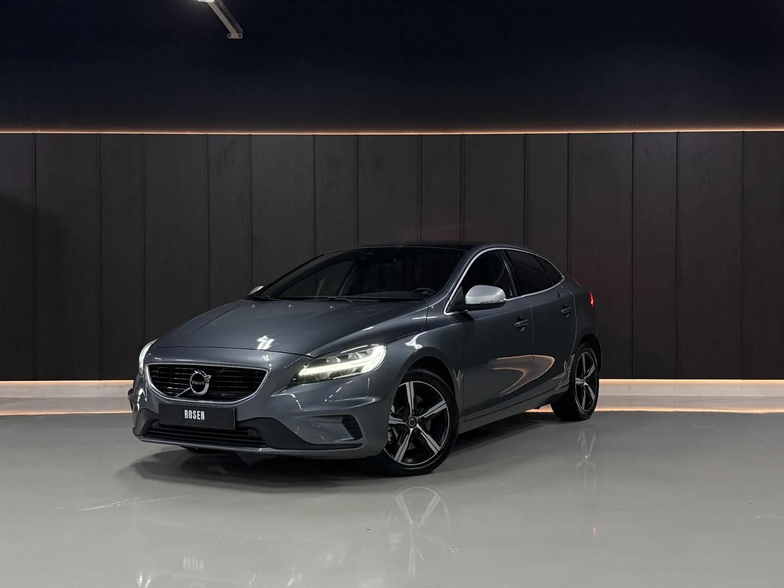 Volvo V40 (2018) — foto 1