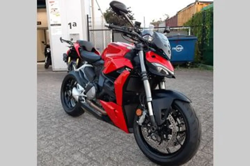 Ducati Streetfighter V2 (2022)
