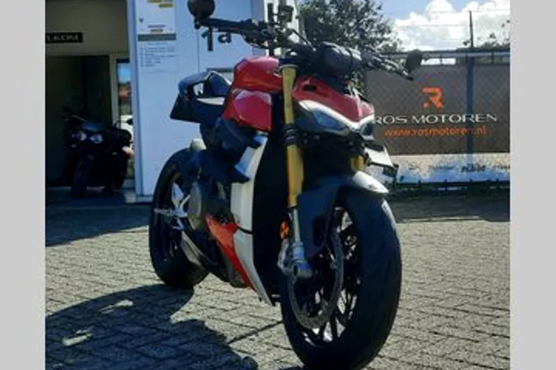 Ducati Streetfighter V4S (2021)