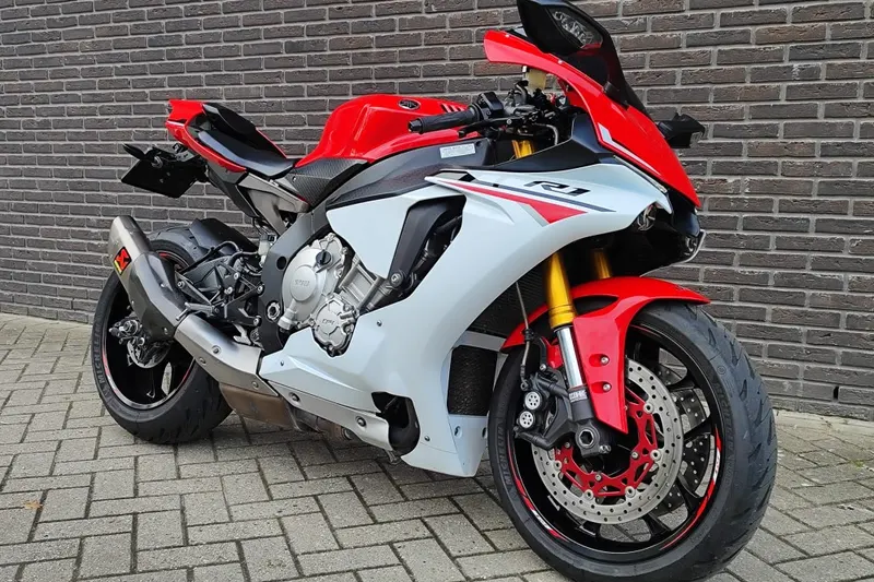 Yamaha R1 (2015)