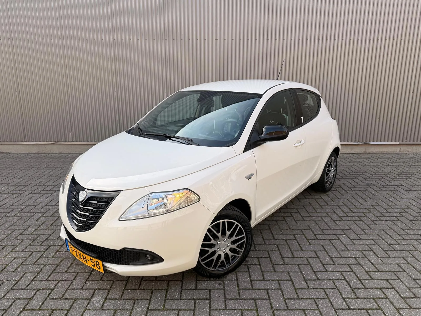 Lancia Ypsilon (2014) — foto 1