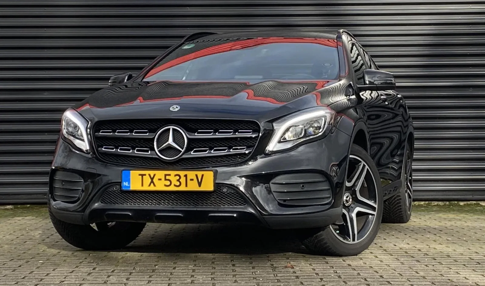 Mercedes-Benz GLA (2018) — foto 1