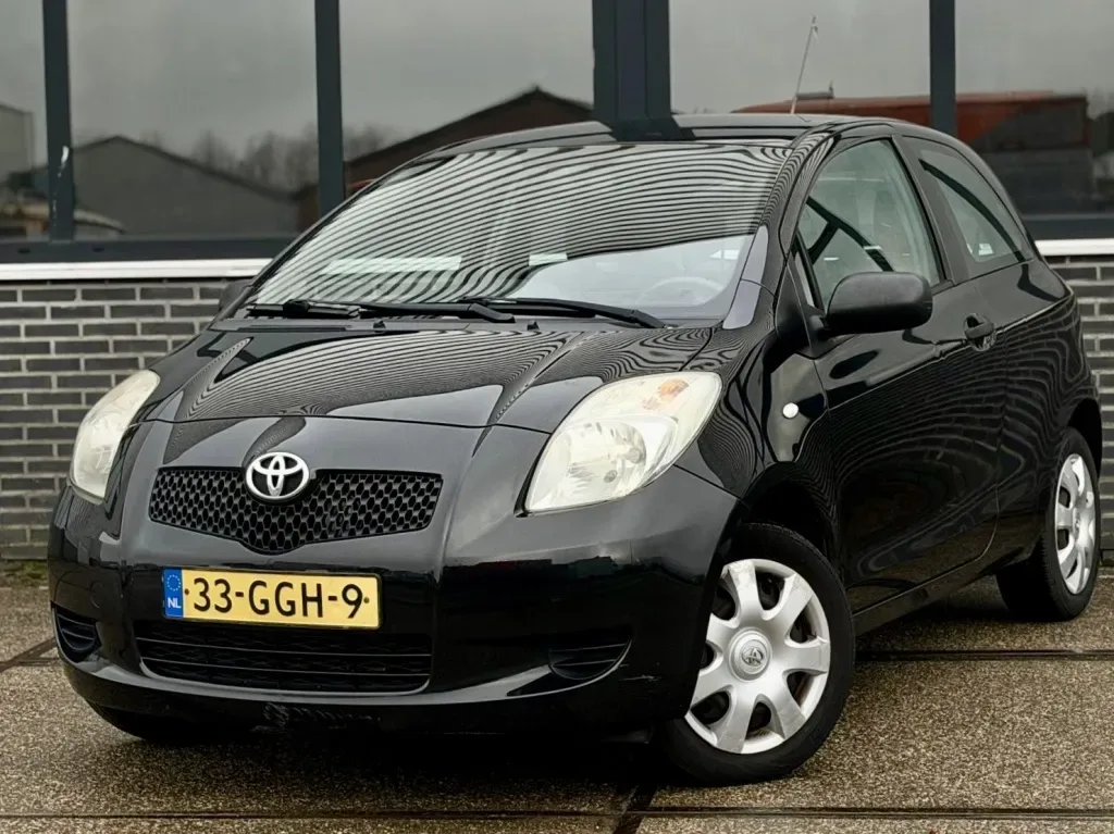 Toyota Yaris (2008) — foto 1